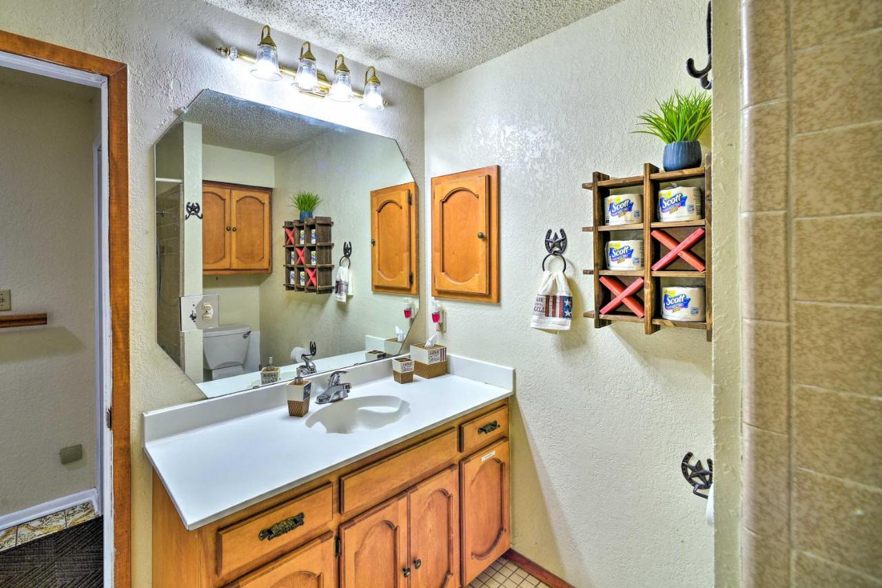Relaxing Helotes 7 Mi To Ut At San Antonio! Apartment